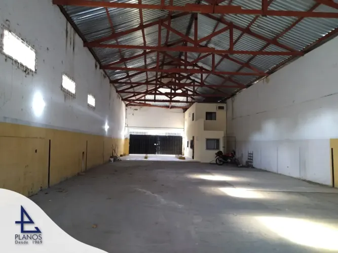 Galpão/Depósito/Armazém para aluguel possui 609 metros quadrados