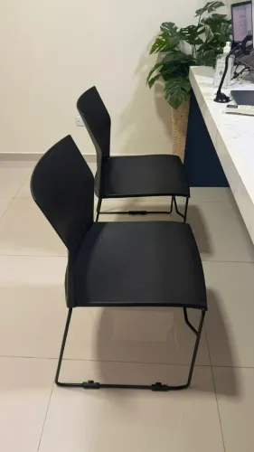 2 Cadeiras Fixas Bases Pretas Empilháveis Connect F02 Preto - Lyam