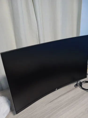 Monitor Gamer 27" 2K QHD 180Hz Curvo + Suporte Articulado a Gás