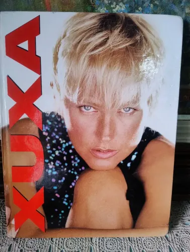 Livro Biográfico Xuxa Artemeios anos 2000 capa dura
