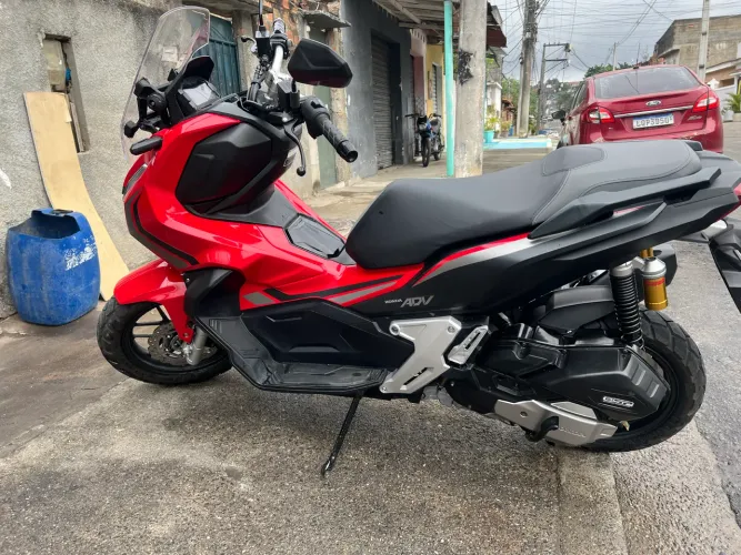 A moto é muito nova apenas 4000 km
