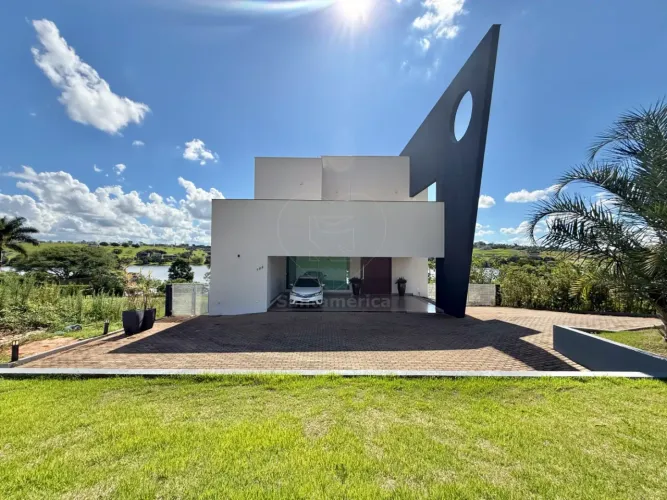 Casa de Alto Padrão para Venda e Locação no Ecovillas do Lago com 4 Quartos em Sertanópoli