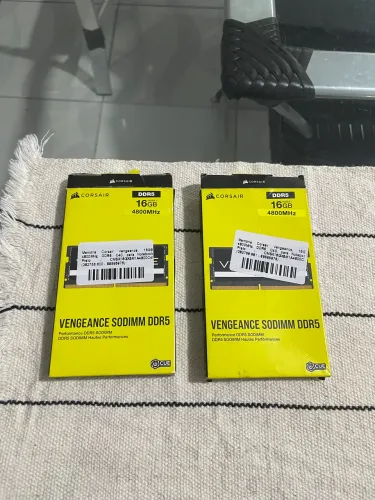 Memória pra notebook DDR5/16GB/4800MHZ da marca CORSAIR