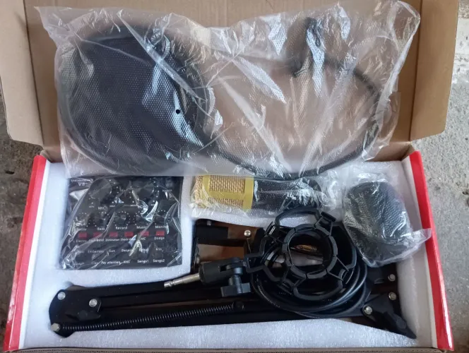 Kit Audio Profissional - Interface Mixer Audio V8, Microfone e Braço articulado.