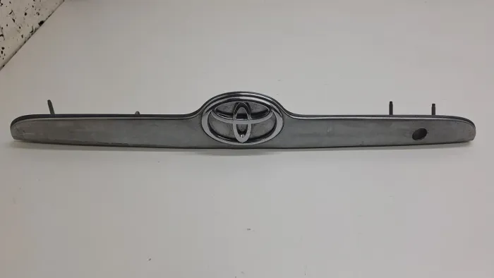Régua Tampa Traseira Toyota Corolla 2006 
