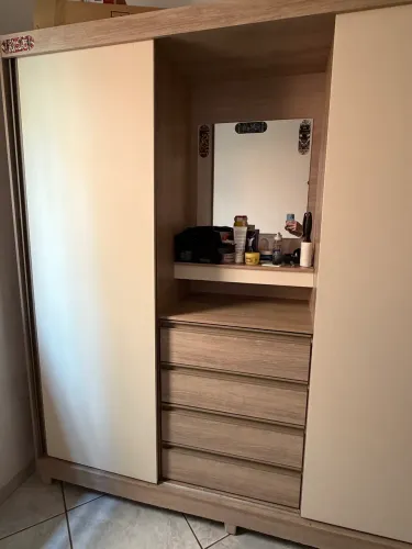 Guarda roupa de solteiro