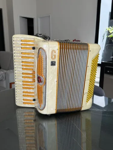 Acordeon Giulietti 120b reduzida, eletrificada