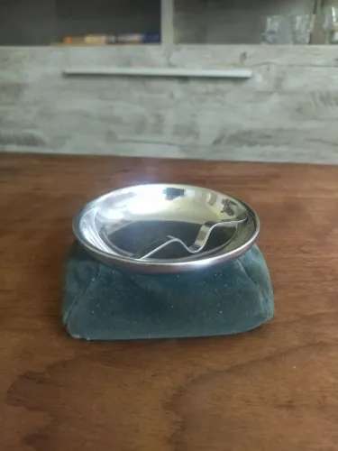 Cinzeiro antigo de almofada anos 60