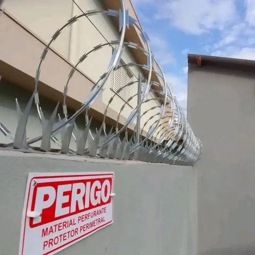 Instalação de cerca serpentina
