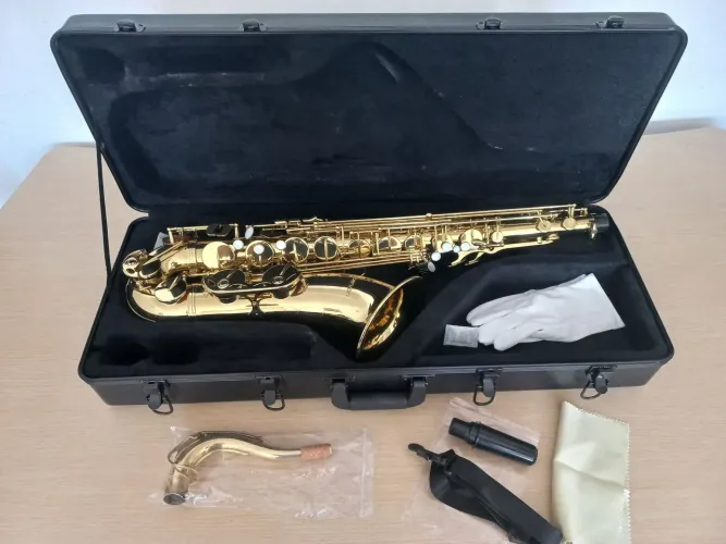 Saxofone tenor Novo Síb marca Benson OPORTUNIDADE RARA