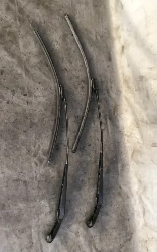     Par Braço Limpador Parabrisa Onix Prisma