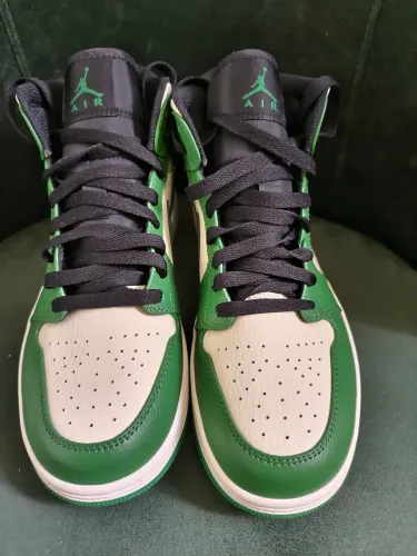 Nike Air Jordan 1 Mid SE "PINE GREEN" 40.5 BR / 9 US Original, Não acompanha Caixa 