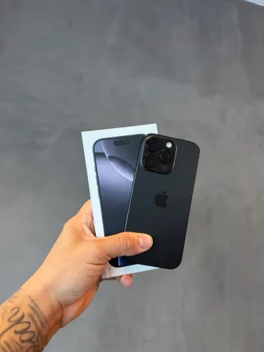iPhone 16 pro 128 GB Titanium Black