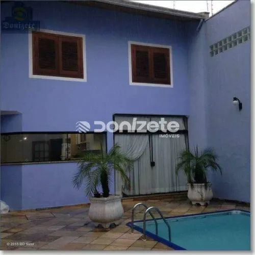 Sobrado à venda em Santo André (Vila Valparaíso) com 4 quartos, 3 suítes e 4 vagas
