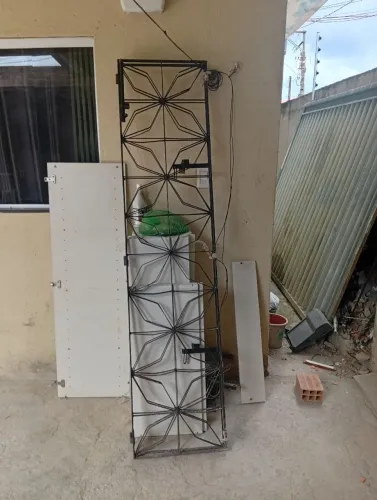 Grade para porta articulada