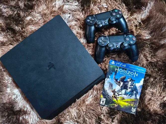Playstation 4 slim 1 terá de memória