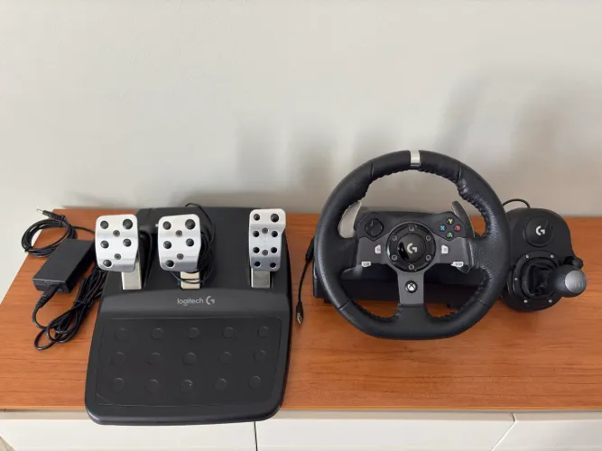 Volante e pedais Logitech G920 - PC e Xbox
