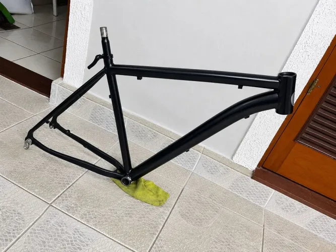 Vendo quadro tamanho 19 , cor preta em alumínio