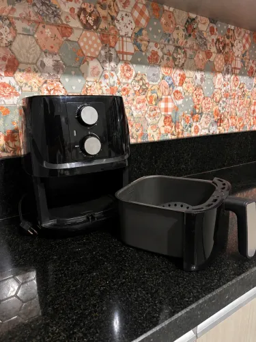 Air Fryer Britânia - conservada, funcionando 100%