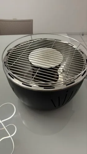 SEU CHURRASCO EM QUALQUER LUGAR: Churrasqueira Portátil Table Grill Naterial (Preta)