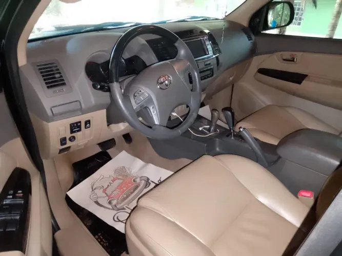 Toyota Hilux SW4 SRV D4-d 4X4 3.0 TDI Dies. AUT 2013