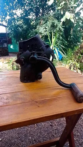 Antigo debulhador de milho