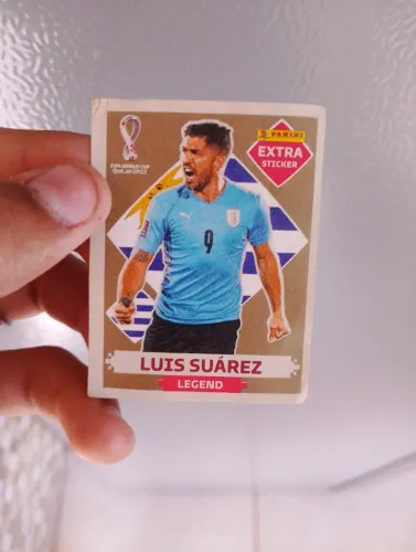 Figurinha da copa 2022 Luiz Suárez legend Gold 
