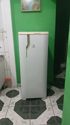 Geladeira electrolux 110v ( ENTREGO )