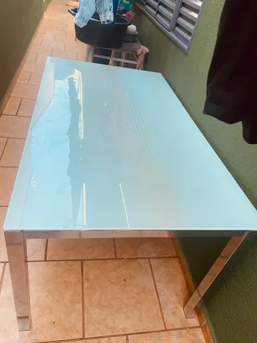 Mesa sem cadeiras