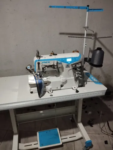 Máquina de costura Galoneira eletrônica
