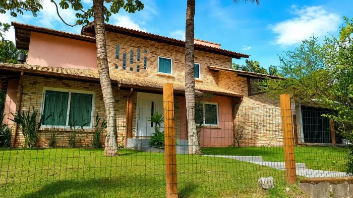 Aconchegante Casa no Condomínio Village Porto da Lagoa com Acesso Direto à Praia