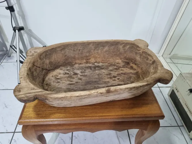 Antiga gamela em madeira