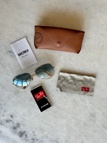 óculos de sol ray ban dourado e azul degradê