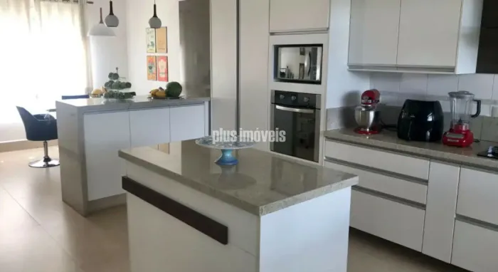 Casa de Condomínio em Campo Belo com 436m²