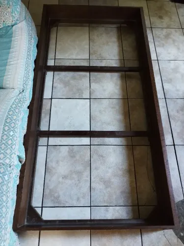 Cama auxiliar com rodinhas