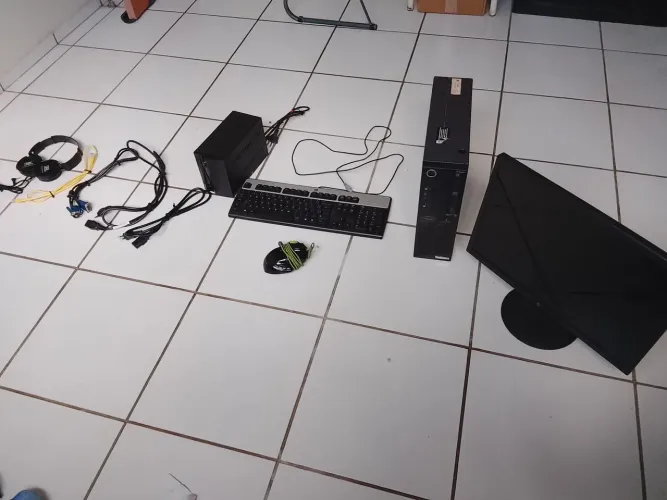 VENDO COMPUTADOR CPU COM DEFEITO E SEM HD