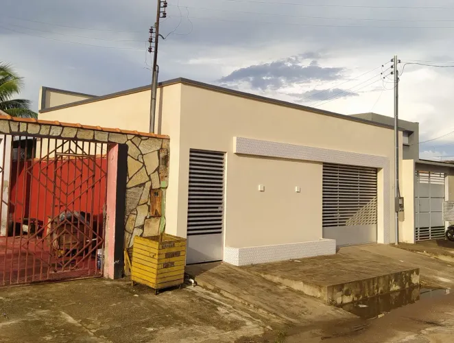 Casa em Sena Madureira, no bairro do Bosque, Rua Santos Dumont 96..