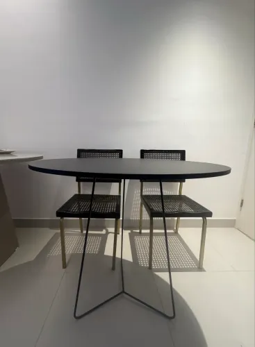 Mesa Oval Preta 