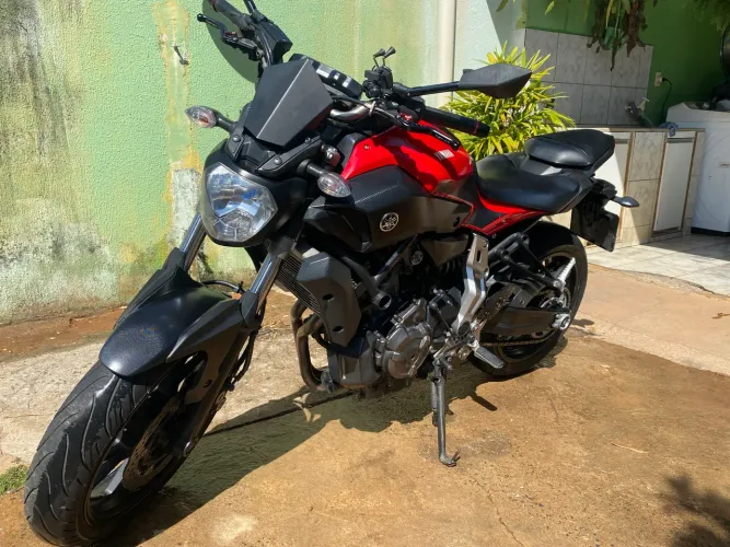 Yamaha MT07.