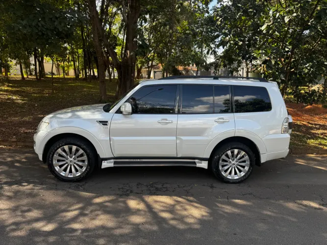 Mitsubishi Pajero HPE Full 3.2 4X4 T.i.dies. 5P AUT 2016