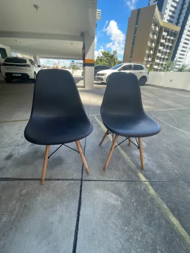 Par de cadeiras pra sala de estar ou área gourmet. Novíssimas.