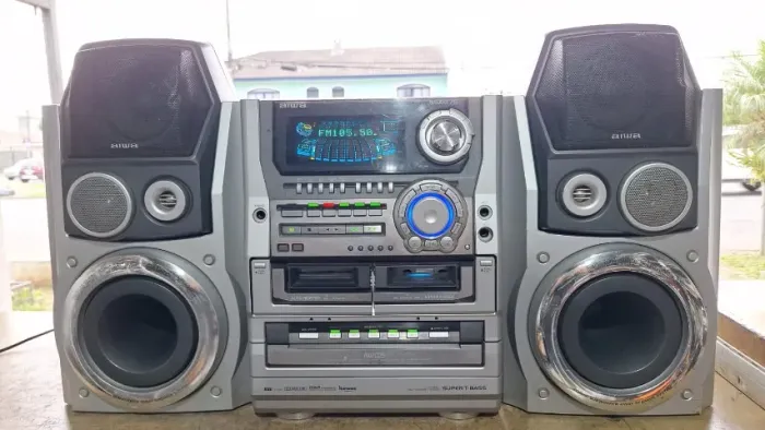 Som Aiwa NSX-T76 funcionando tudo menos CD, ótimo estado controle remoto 989,00 somos loja