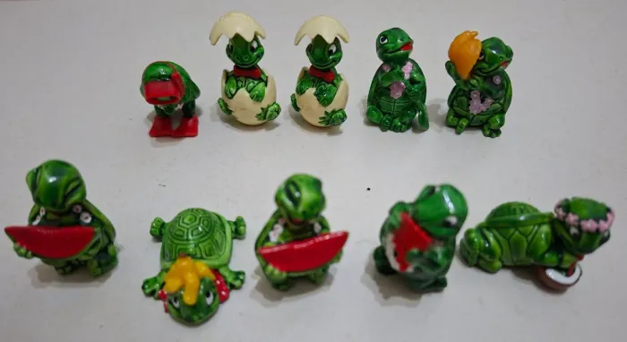 Lote com 10 tartalegres miniaturas tartarugas do Kinder ovo