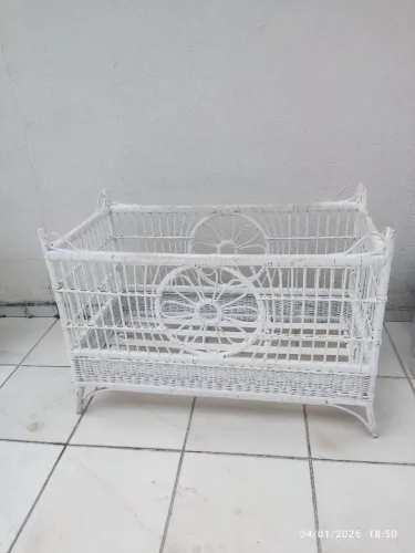 Berço em vime com colchão 