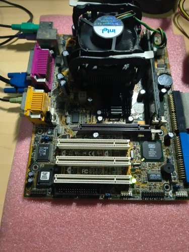 Kit Placa Mãe Asus P4s333-vm / 512MB Ram / 2.0GHz