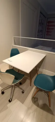 Mesa quadrada com 4 cadeiras