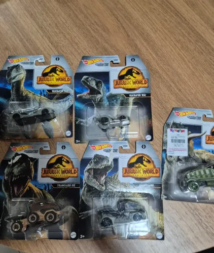 5 carrinhos Hot Wheels Character Cars - Jurassic World Dominion