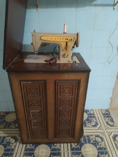 Vendo uma máquina de costura Singer funciona perfeitamente