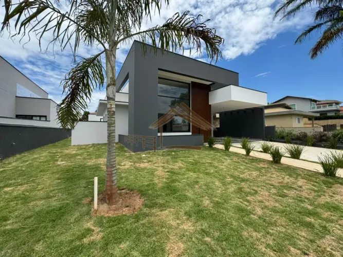 Casa a venda no Ninho Verde 1 com 3 suítes, excelente acabamentos, local privilegiado