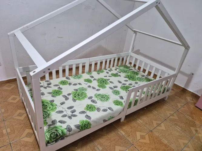 Cama solteiro montissoriana